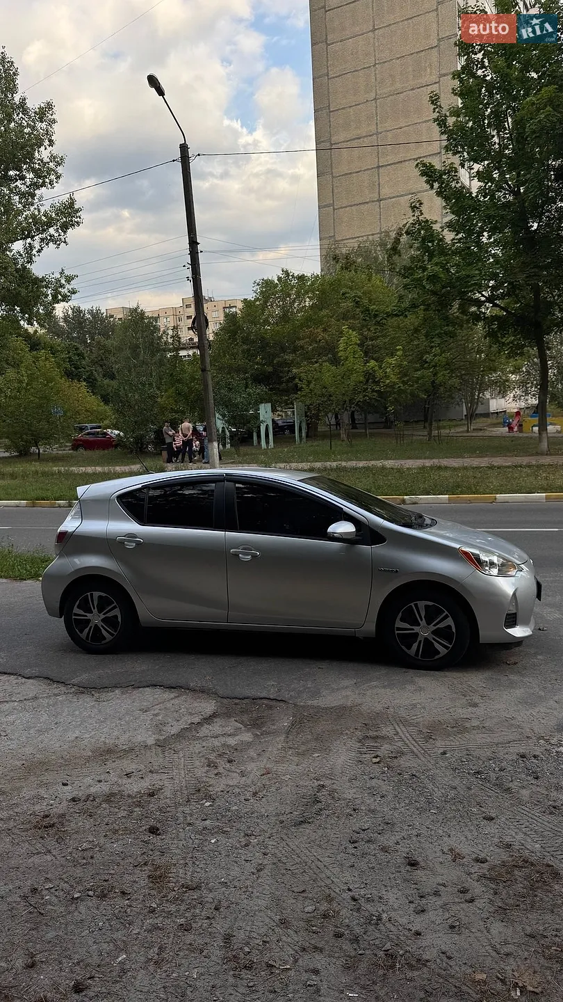 Toyota Prius C, 2014