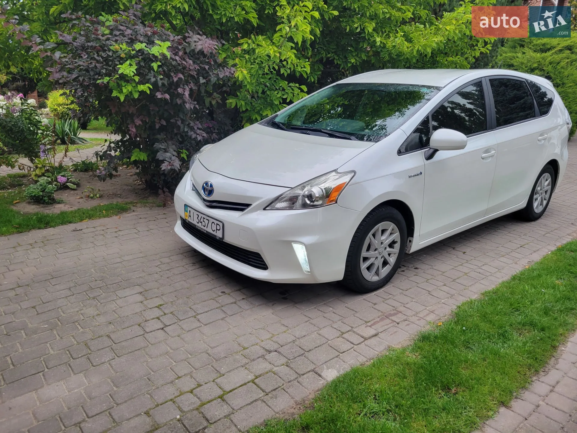 Toyota Prius v, 2014
