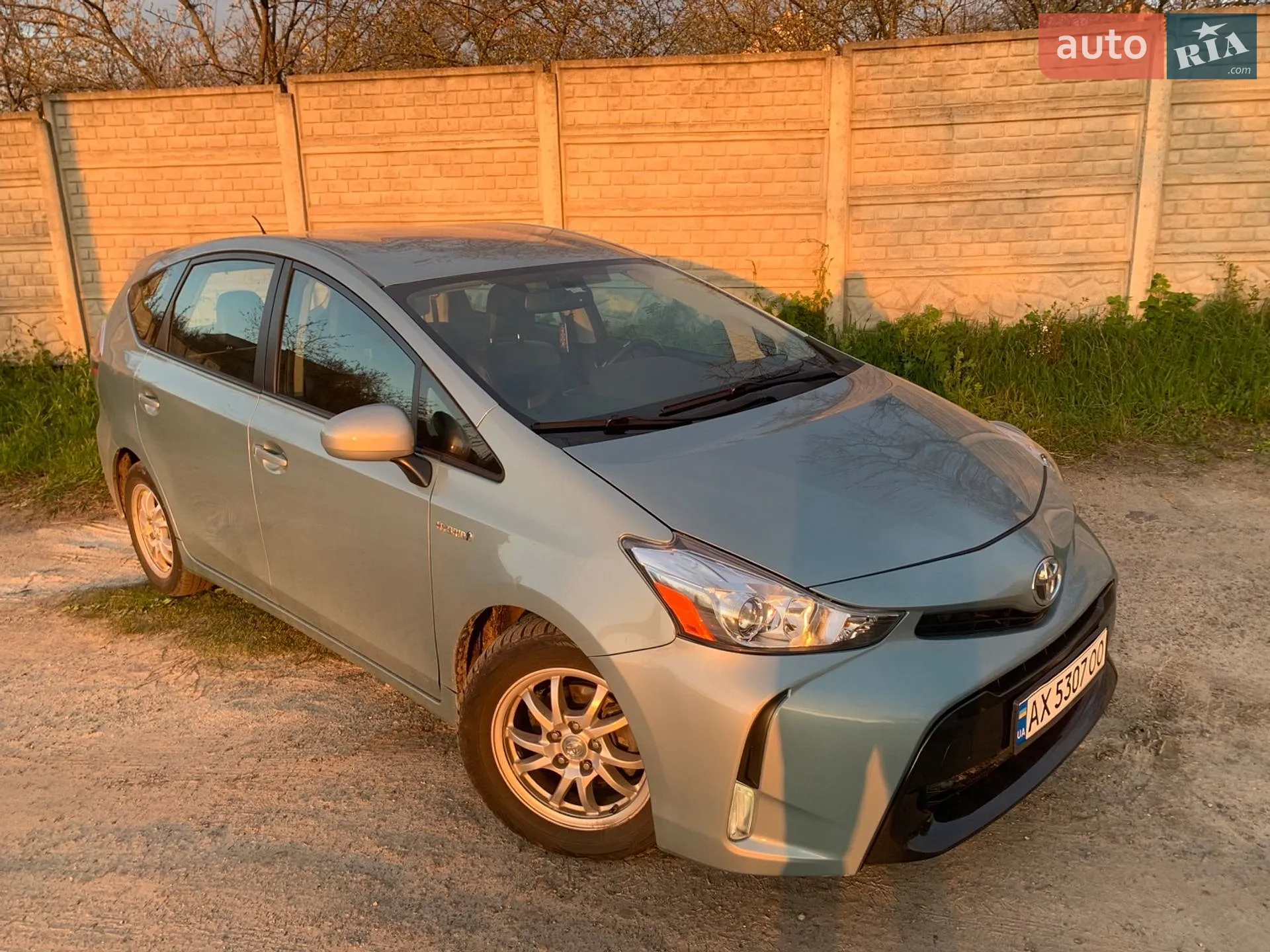 Toyota Prius v, 2015