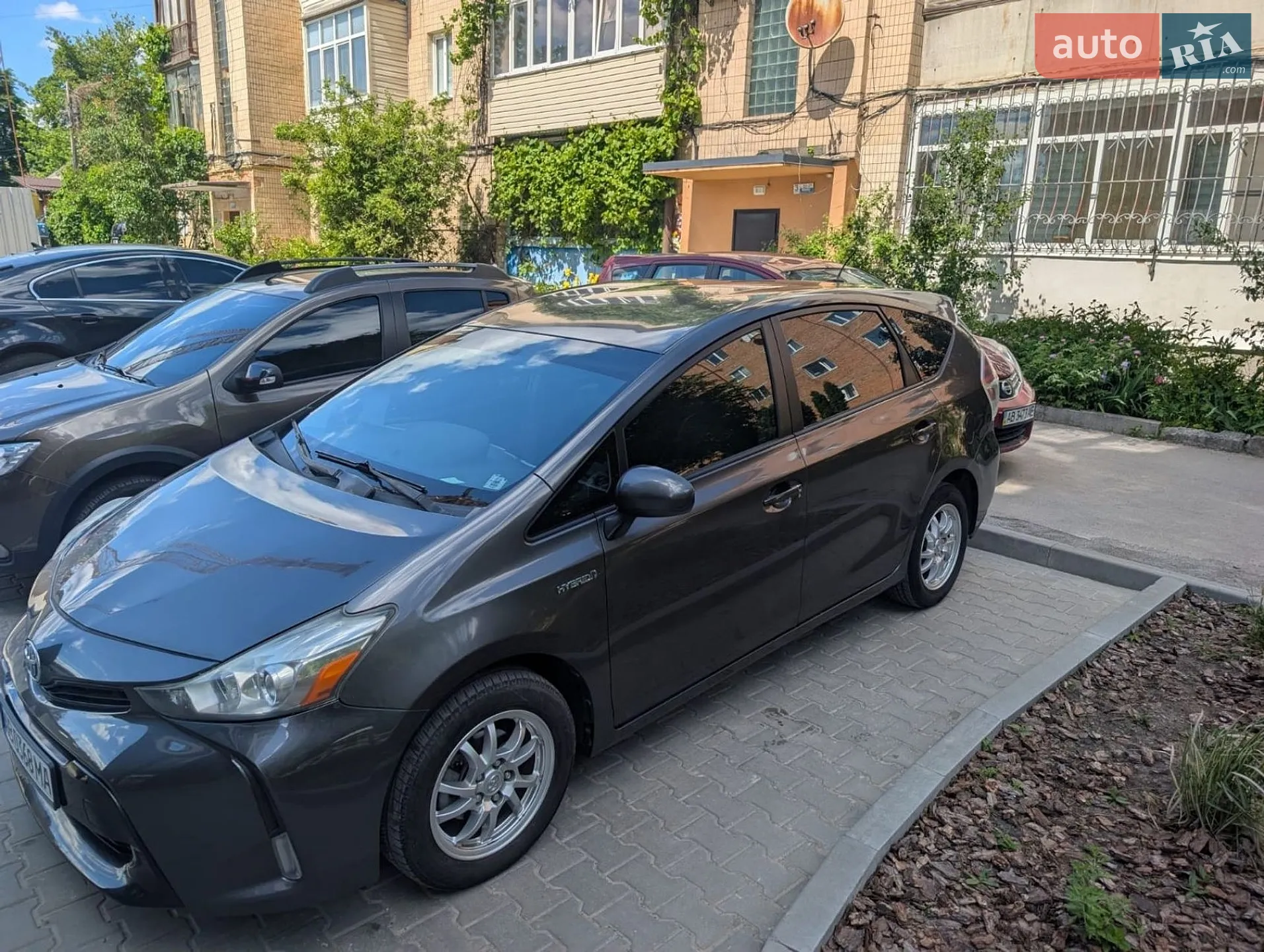 Toyota Prius v, 2015