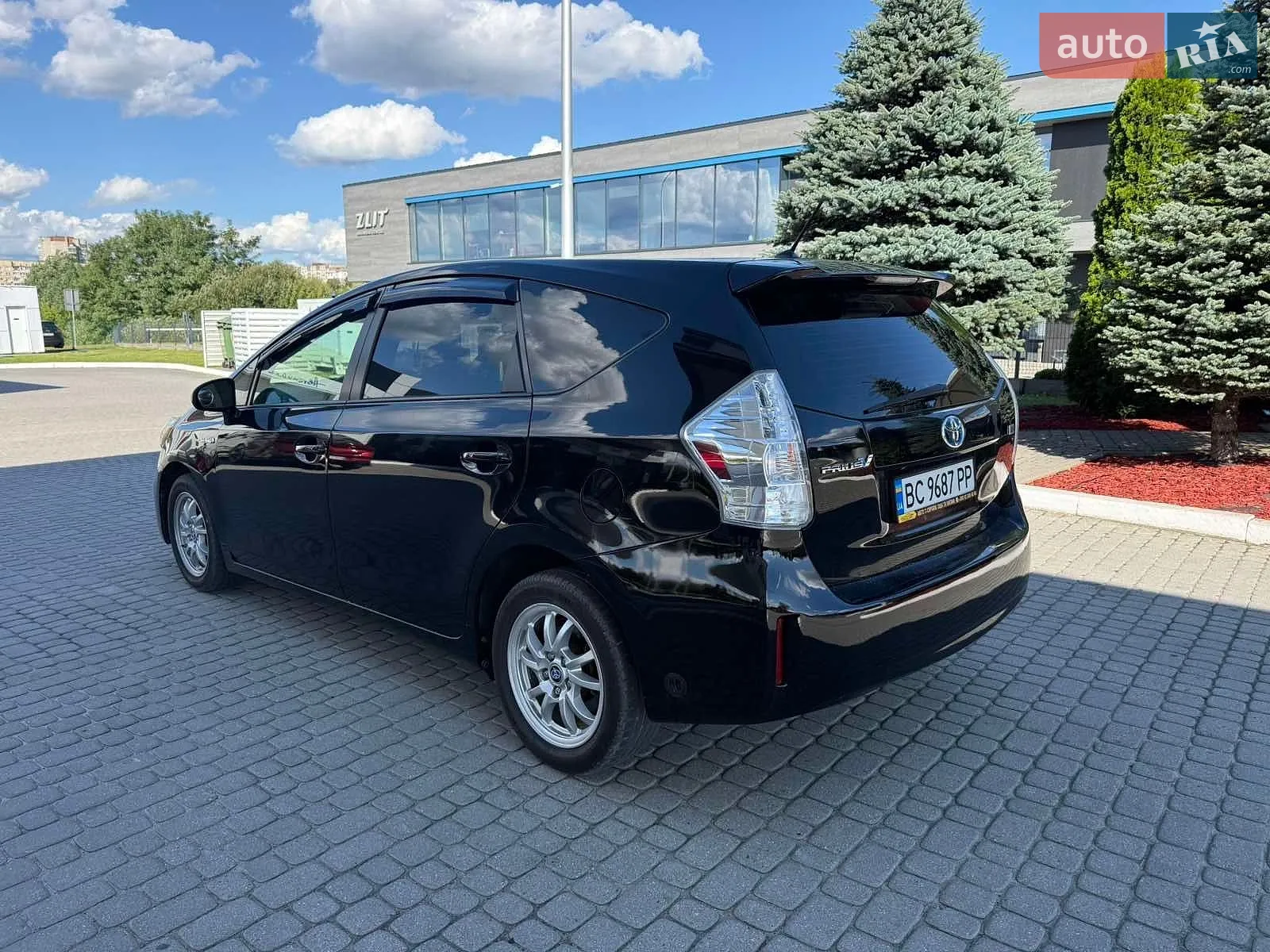 Toyota Prius v, 2012