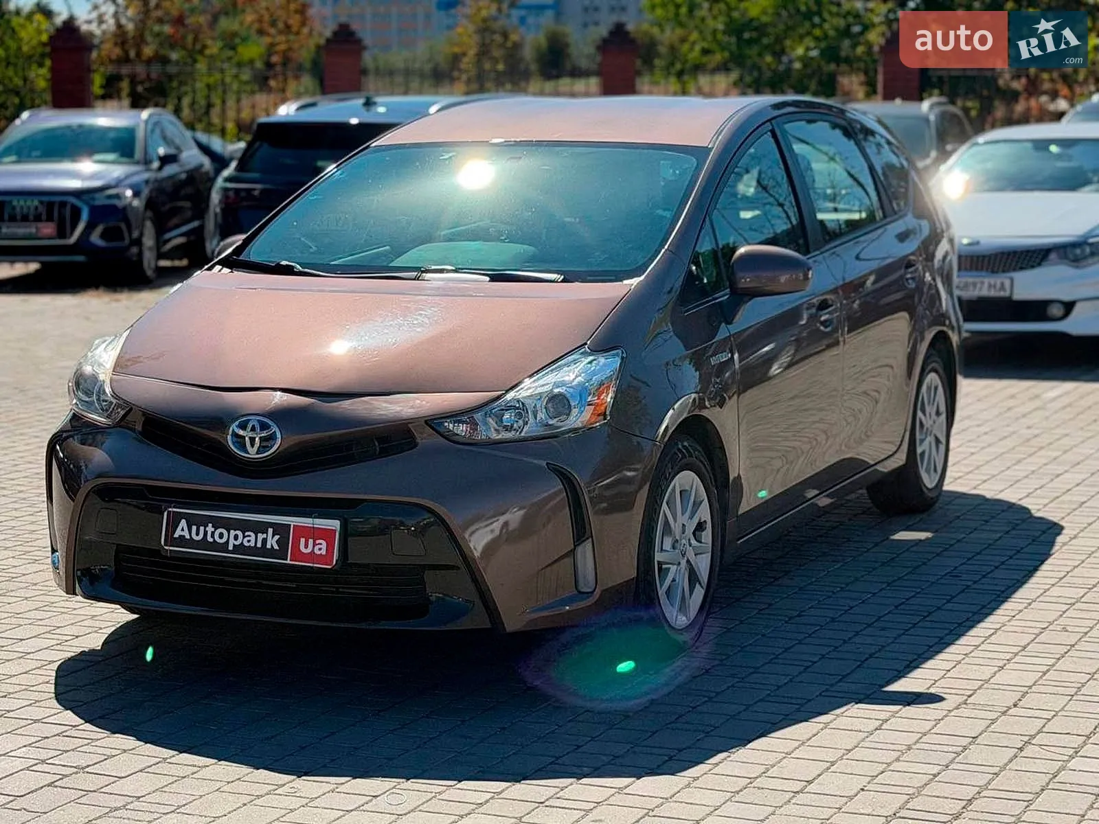 Toyota Prius v, 2015
