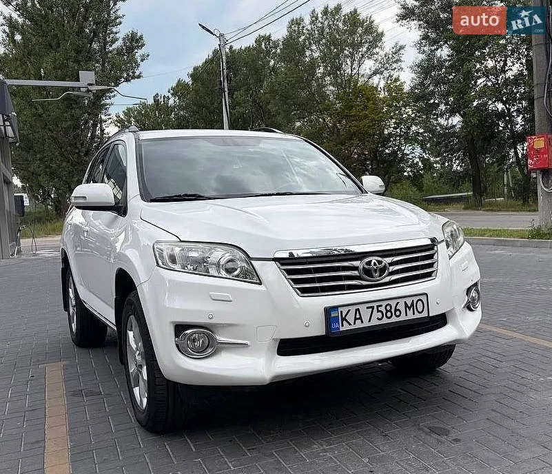 Toyota RAV4, 2010