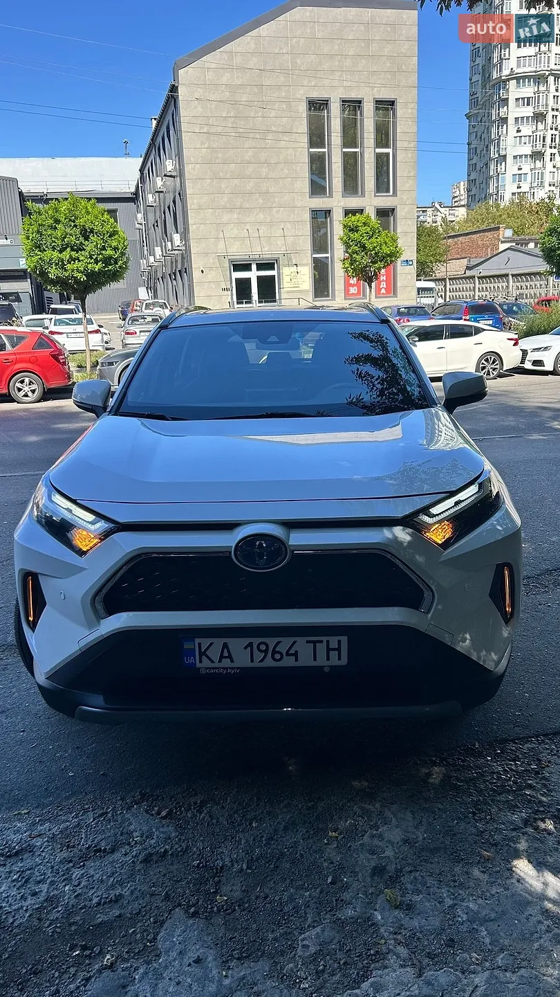 Toyota RAV4, 2023