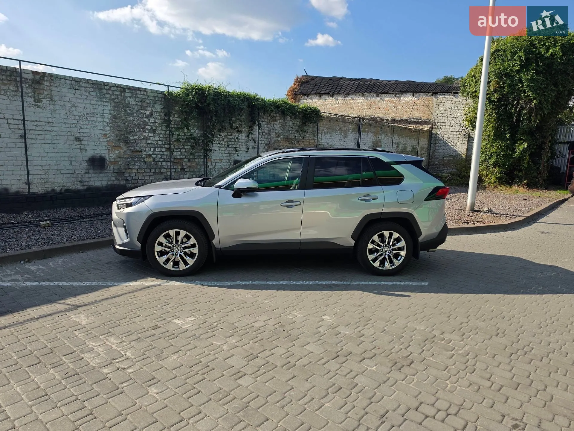 Toyota RAV4, 2023