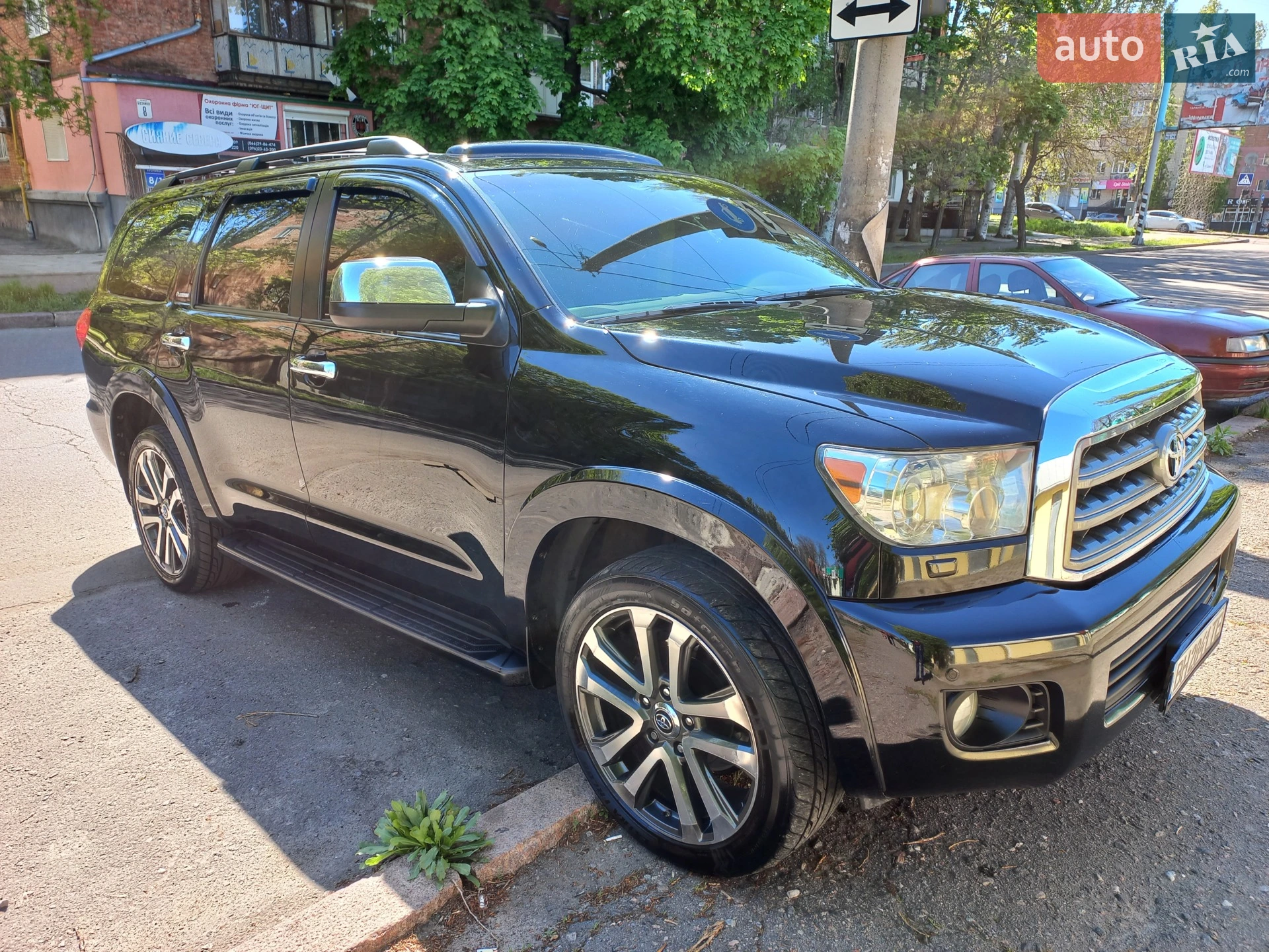 Toyota Sequoia 2011 — 1