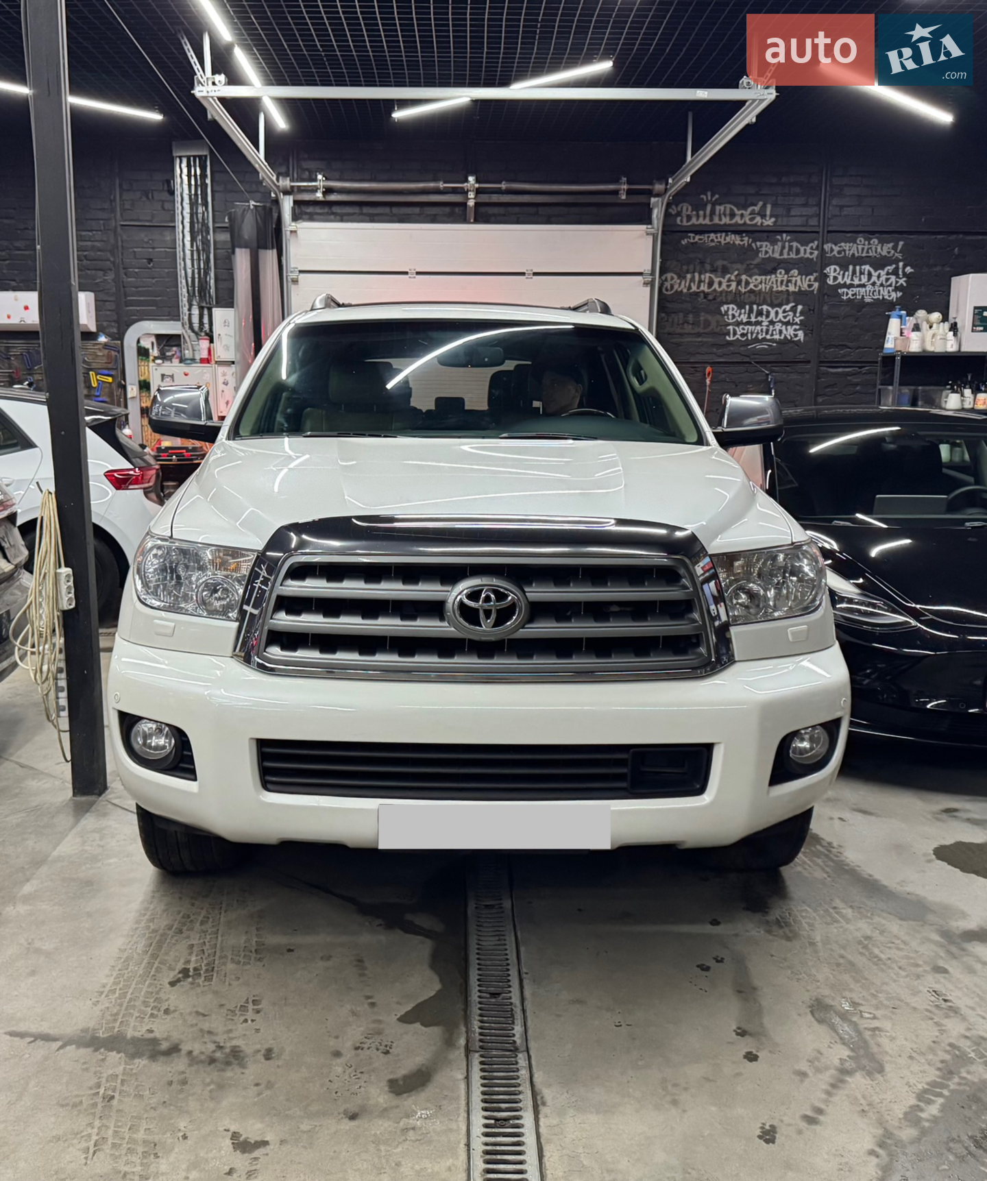 Toyota Sequoia, 2013