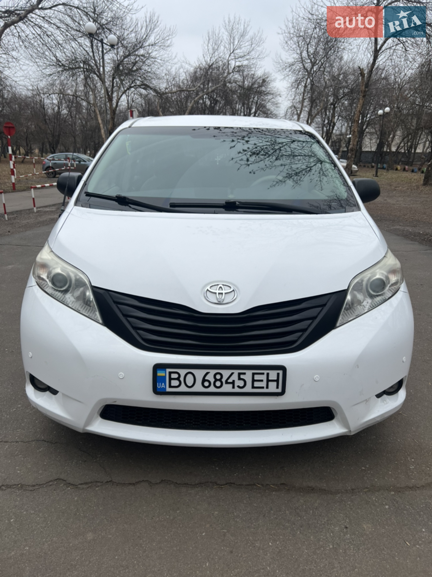 Toyota Sienna, 2011