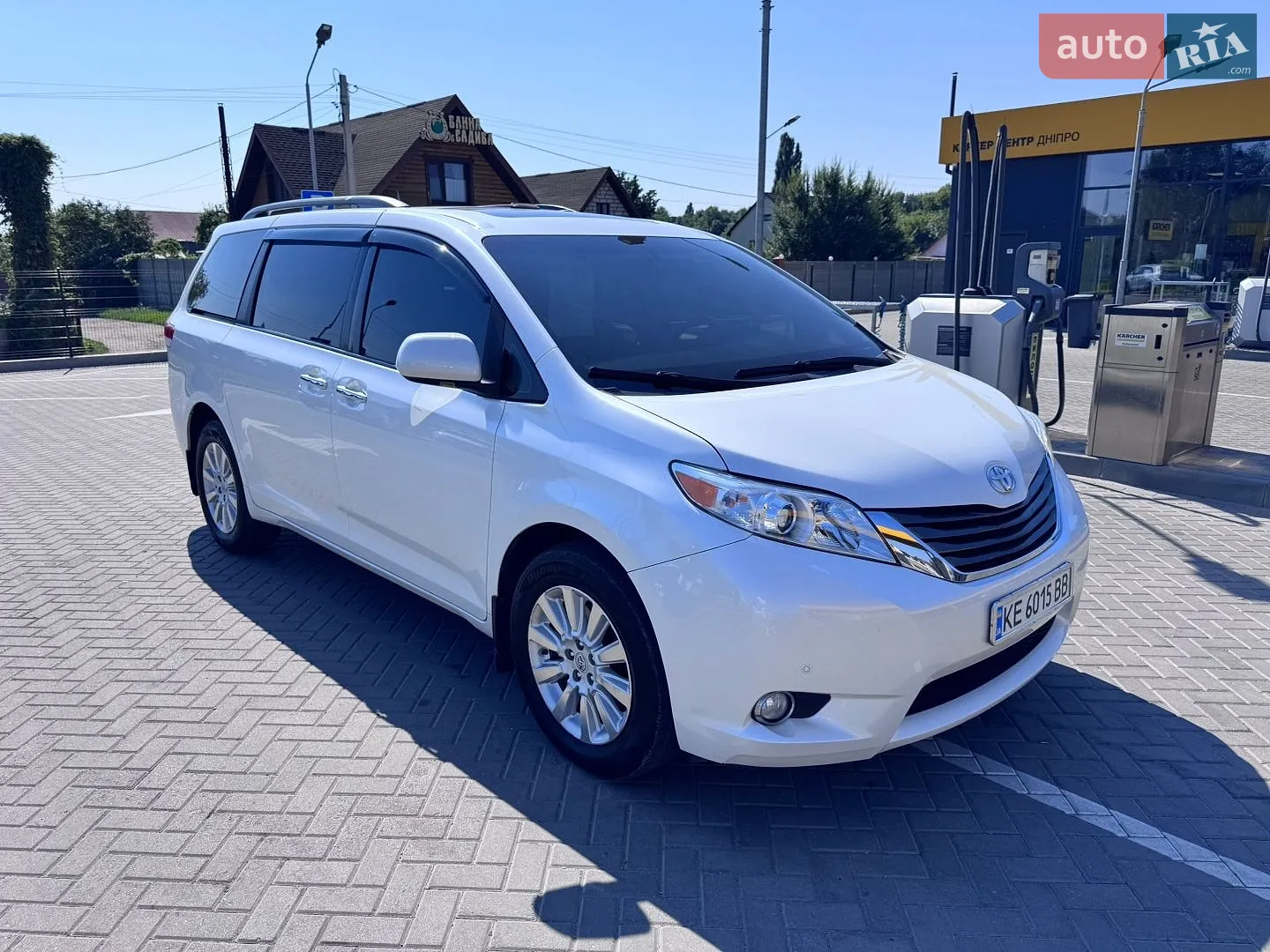 Toyota Sienna, 2011