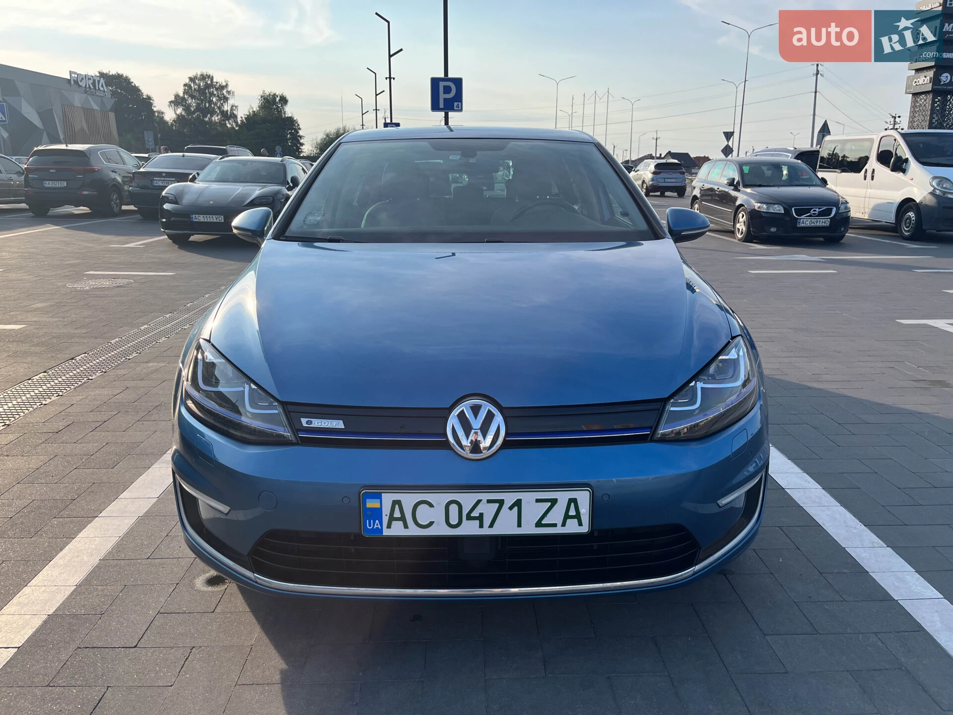 Volkswagen e-Golf, 2015