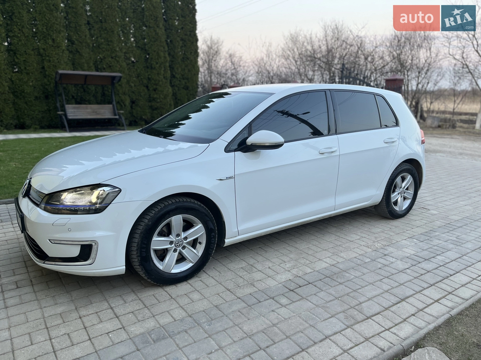Volkswagen e-Golf, 2015