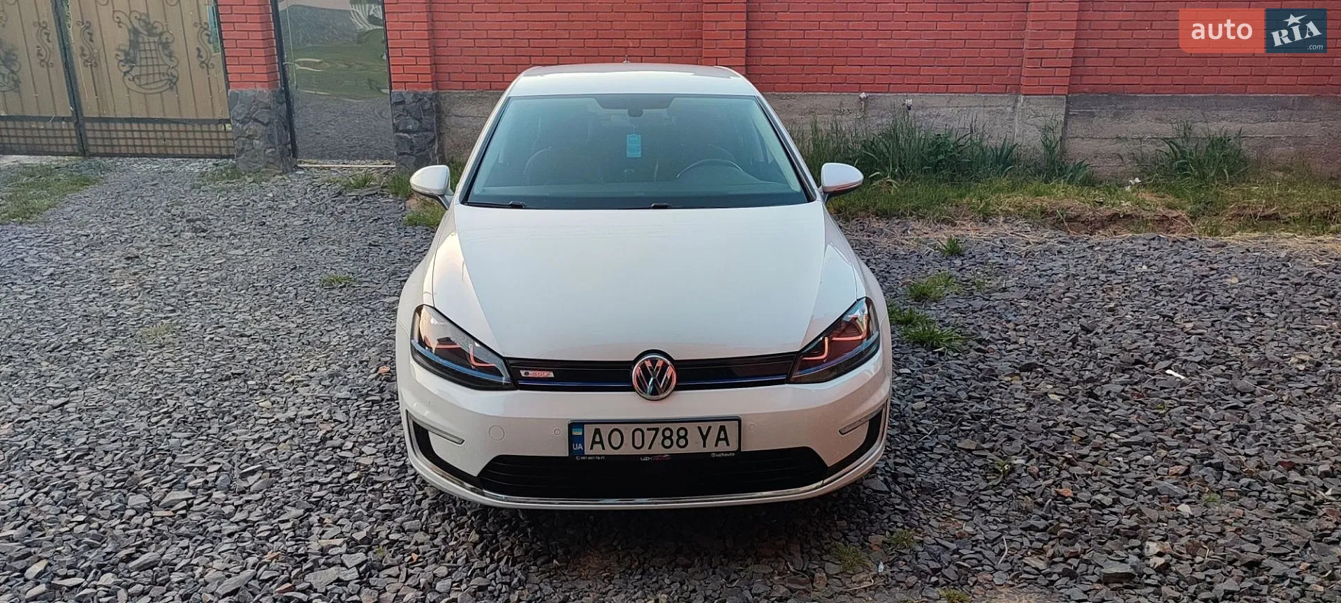 Volkswagen e-Golf, 2015