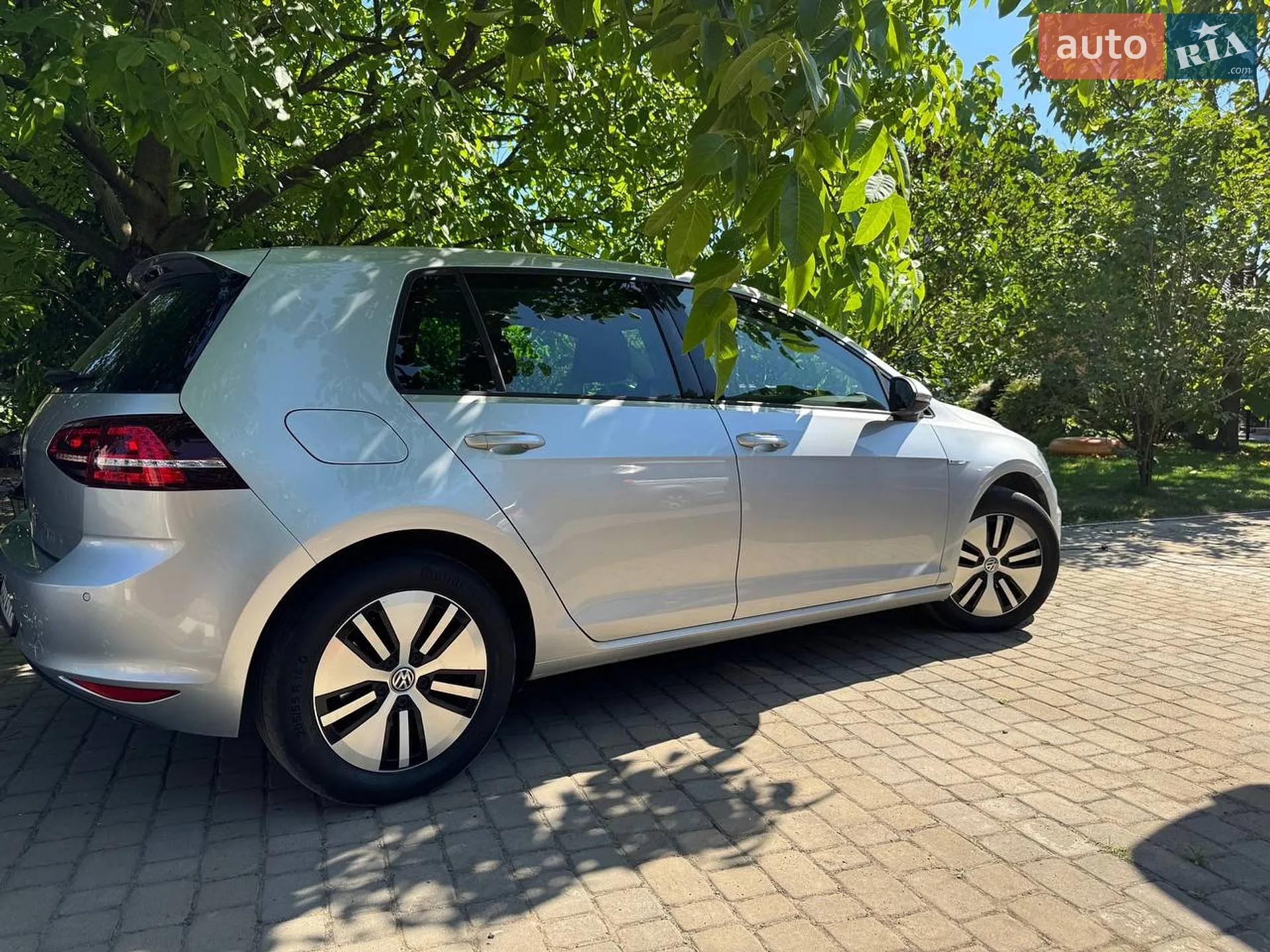 Volkswagen e-Golf, 2015