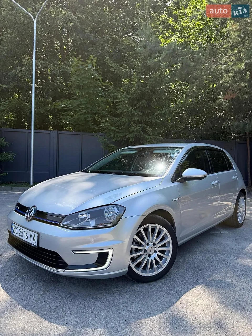 Volkswagen e-Golf, 2015