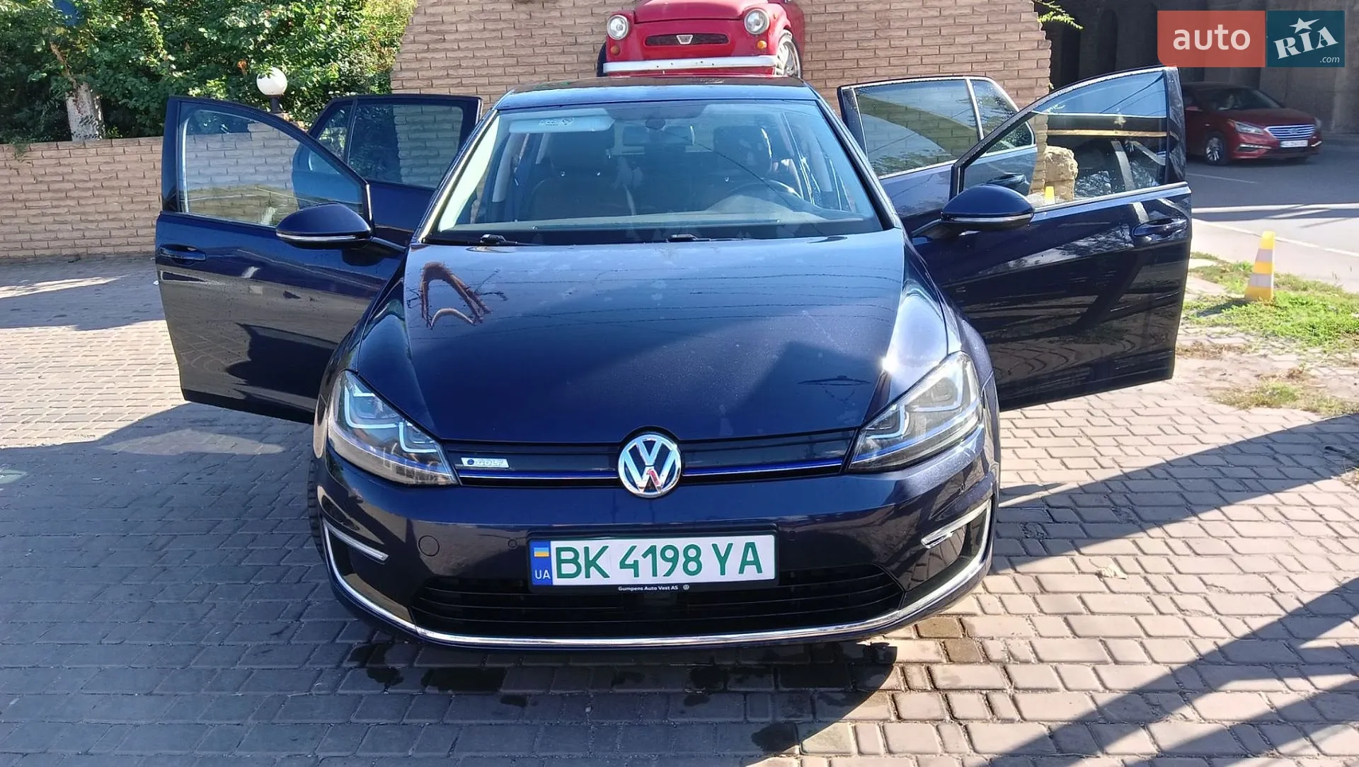 Volkswagen e-Golf, 2015
