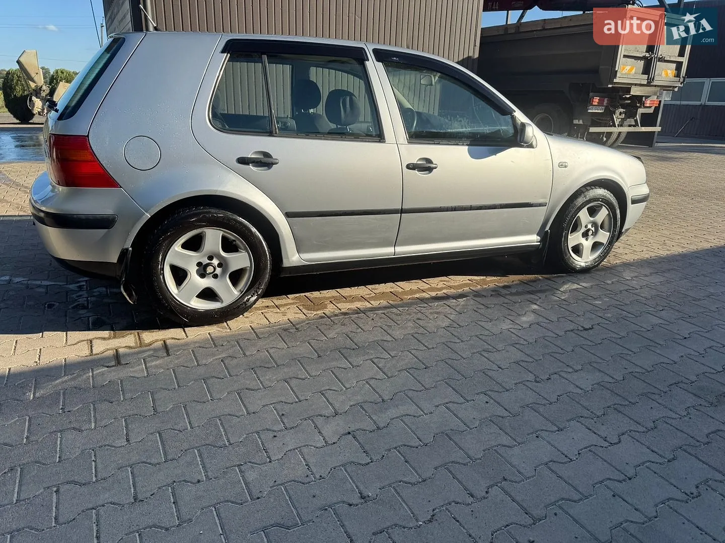 Volkswagen Golf, 2001