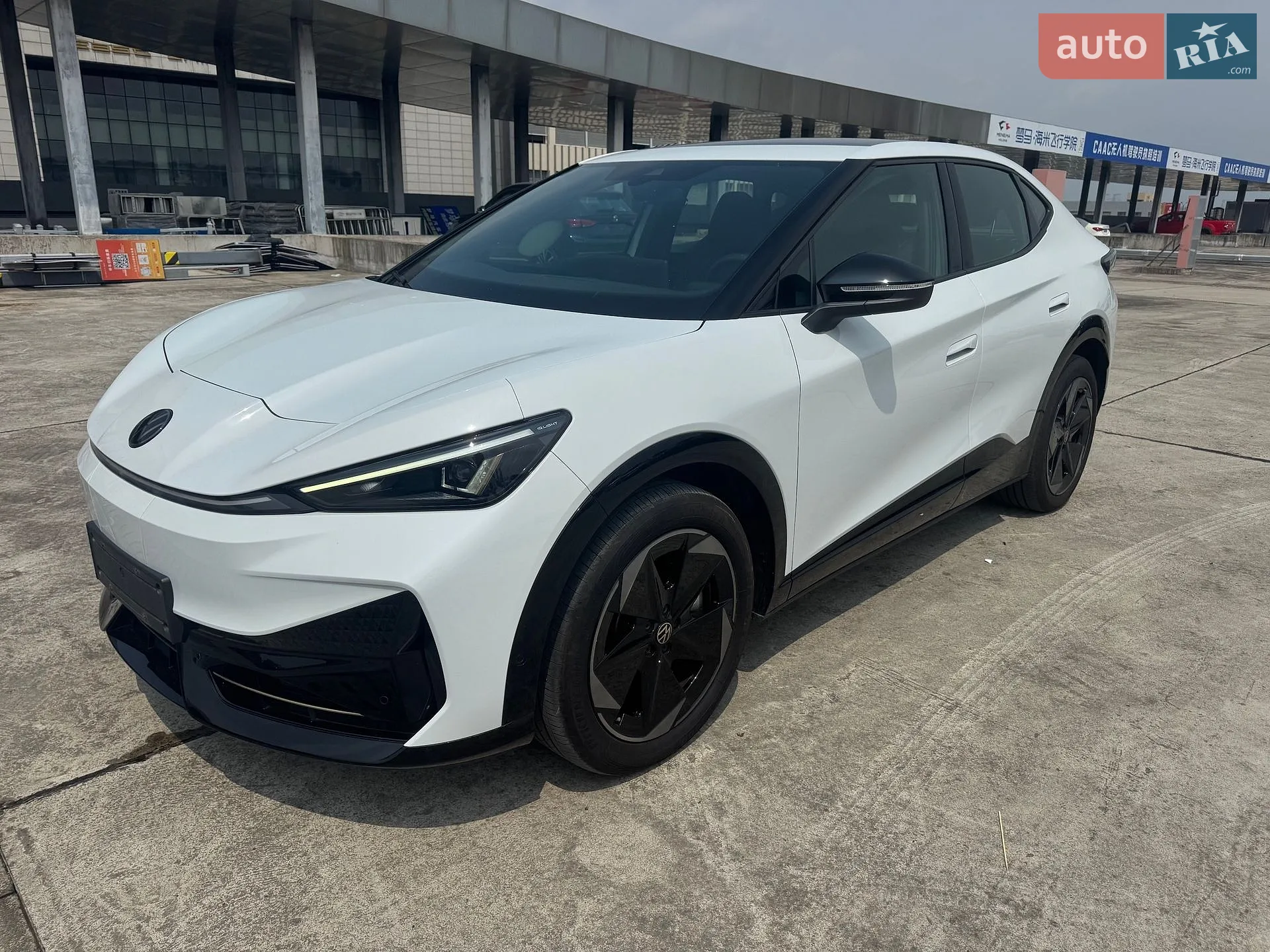 Volkswagen ID.UNYX 06, 2025