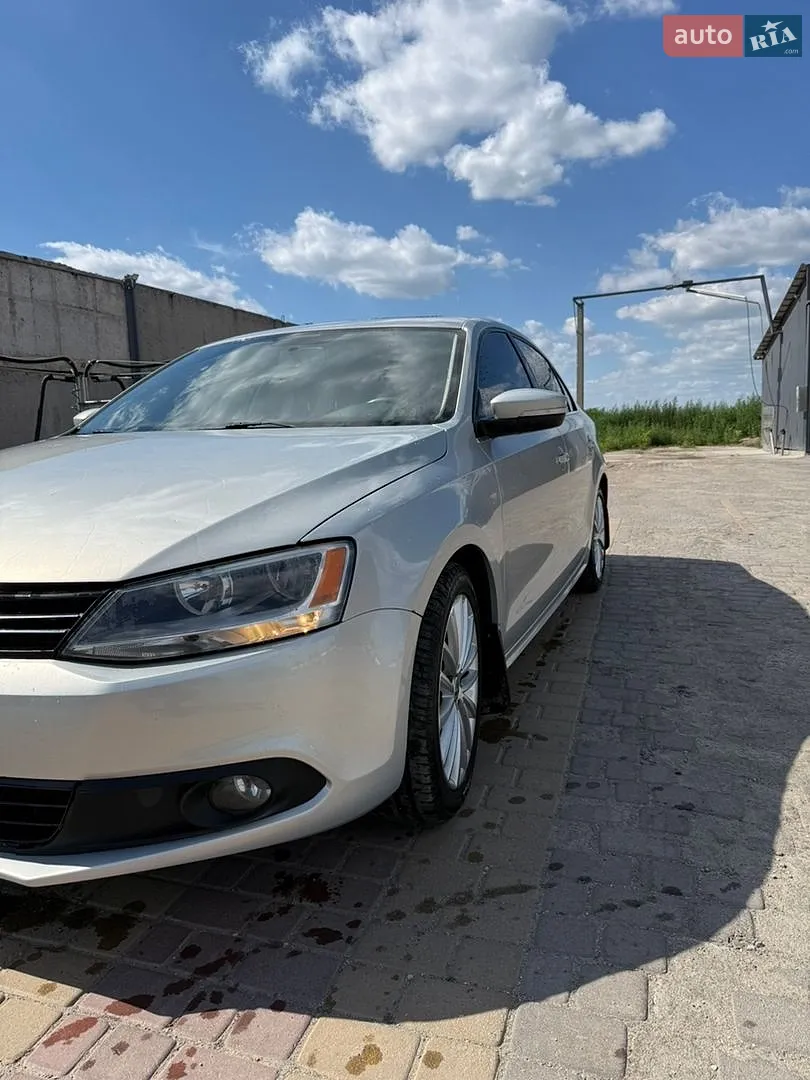 Volkswagen Jetta, 2011