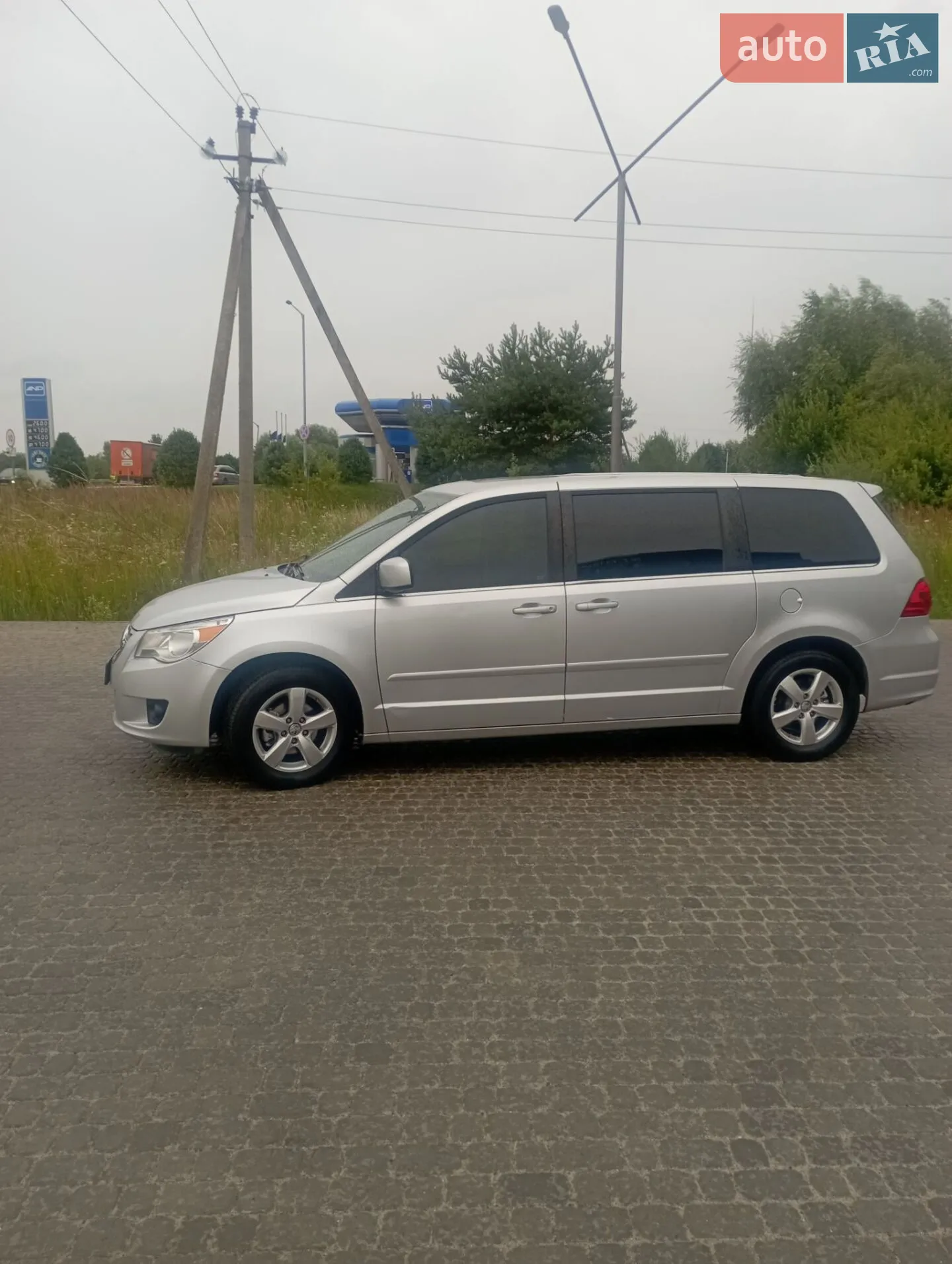 Volkswagen Routan, 2010