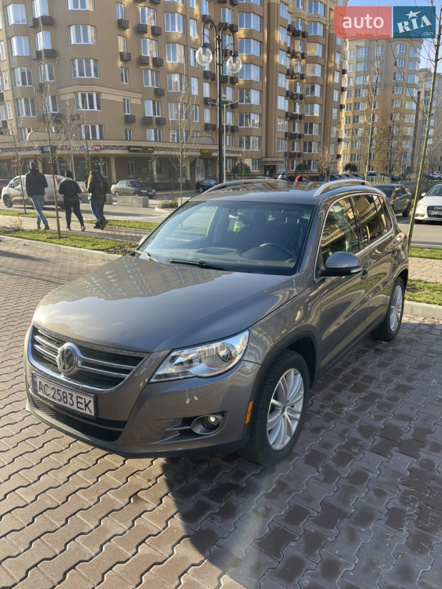 Volkswagen Tiguan, 2011