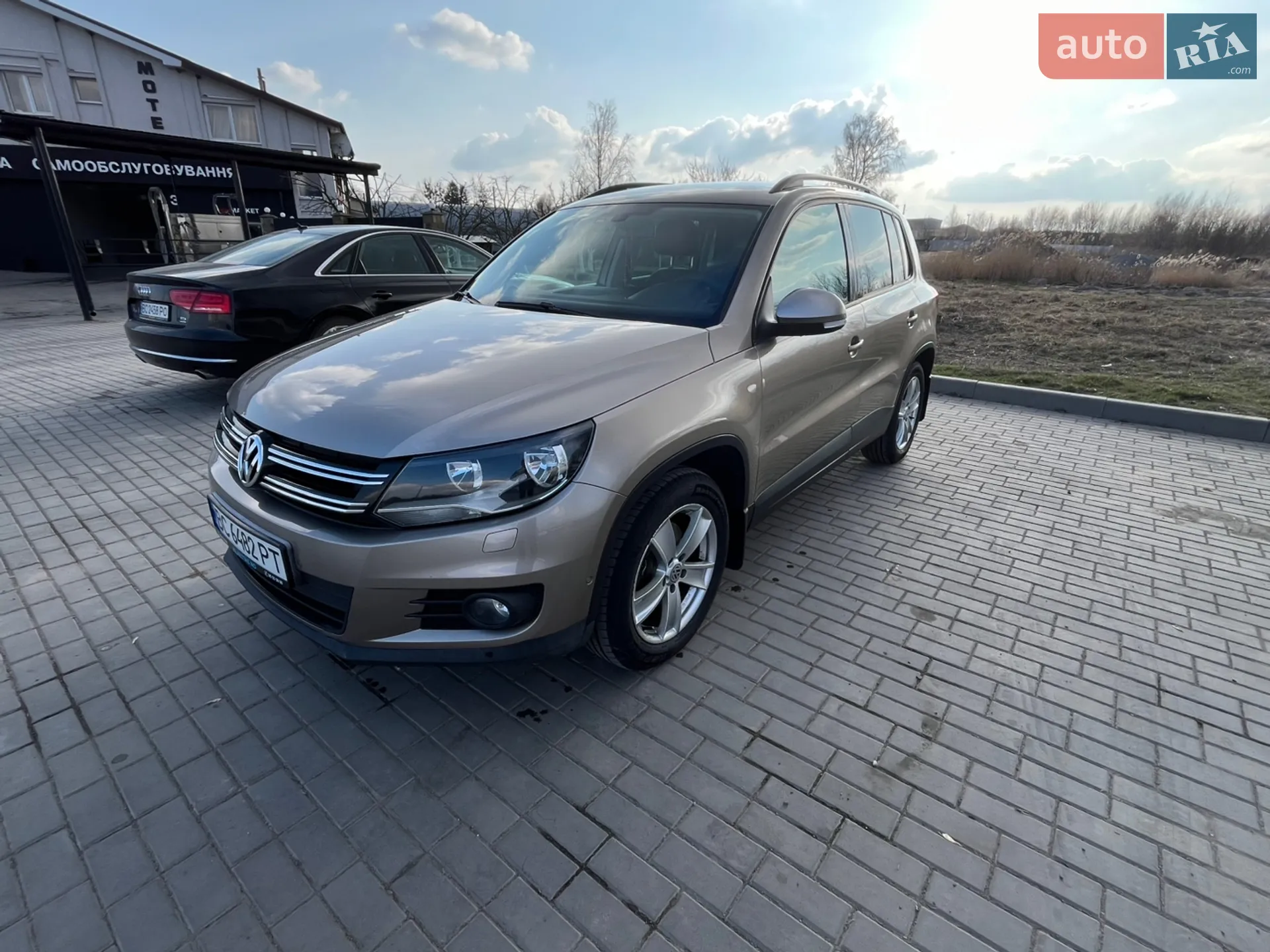 Volkswagen Tiguan, 2011