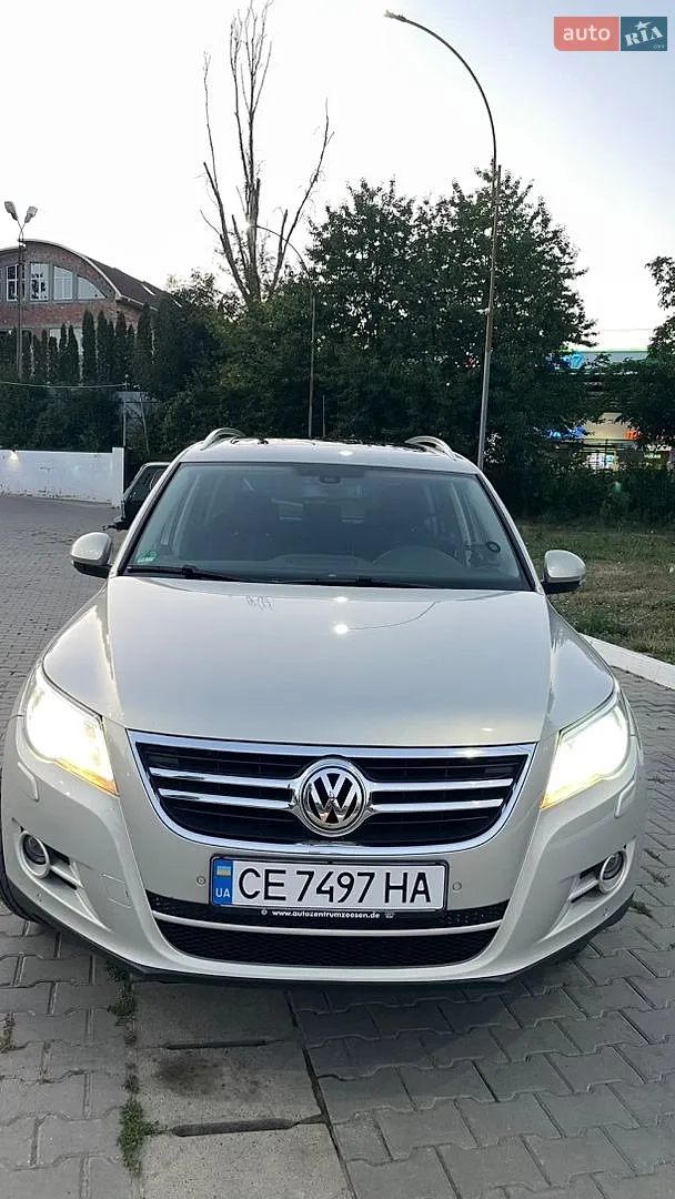 Volkswagen Tiguan 2010 — 1