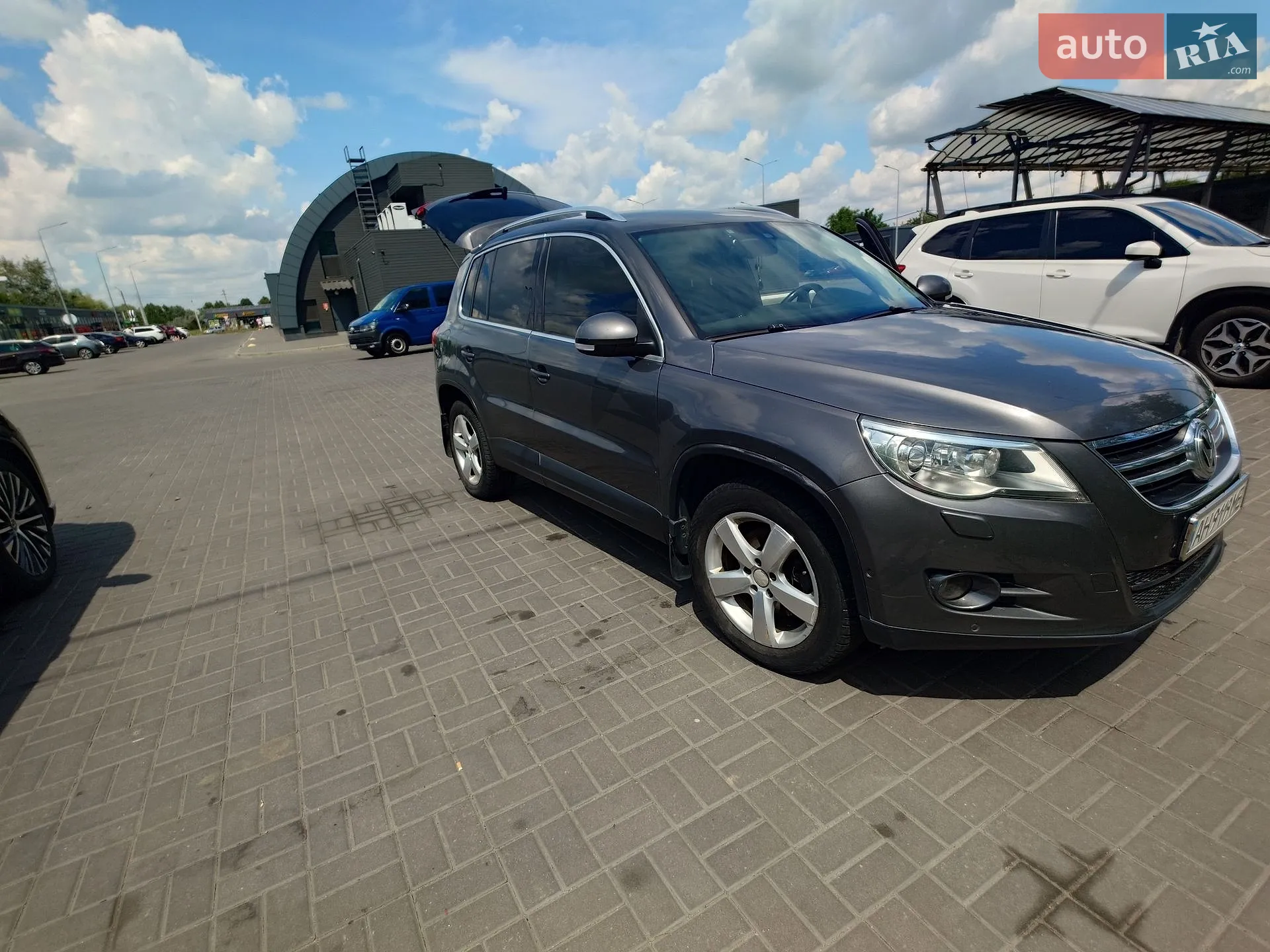 Volkswagen Tiguan 2010 — 1