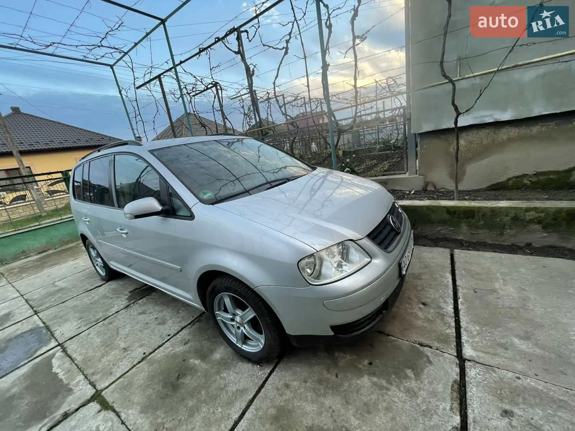 Volkswagen Touran, 2005