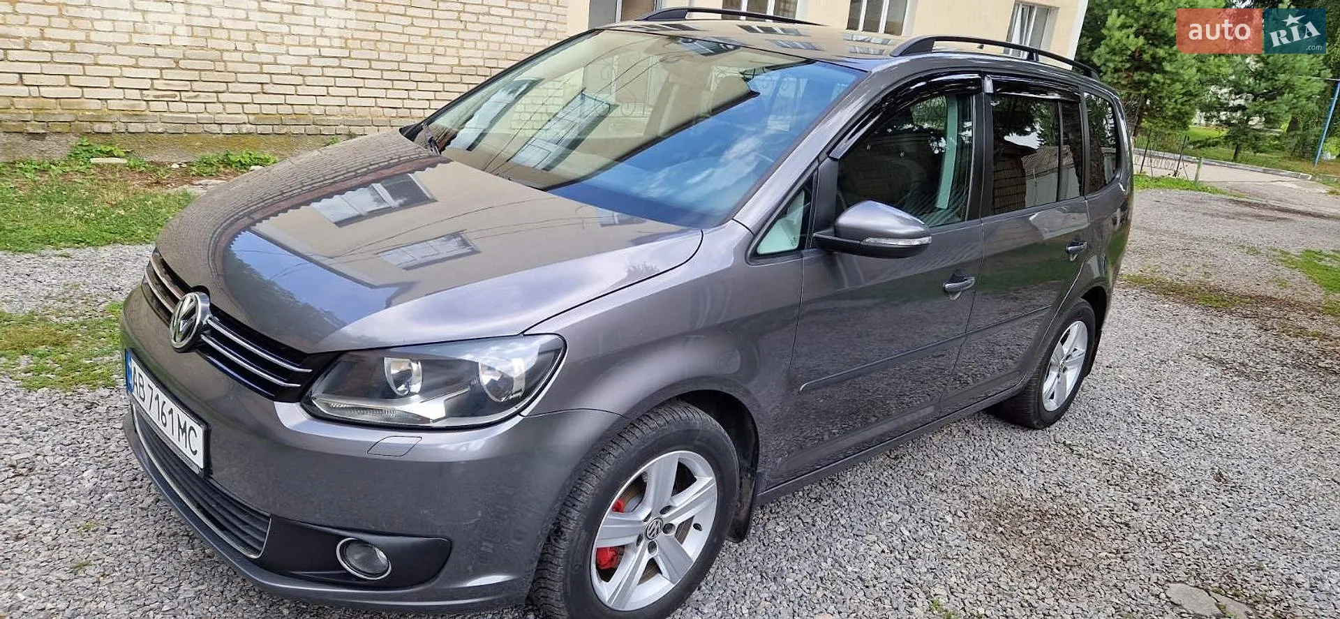 Volkswagen Touran 2011 — 1
