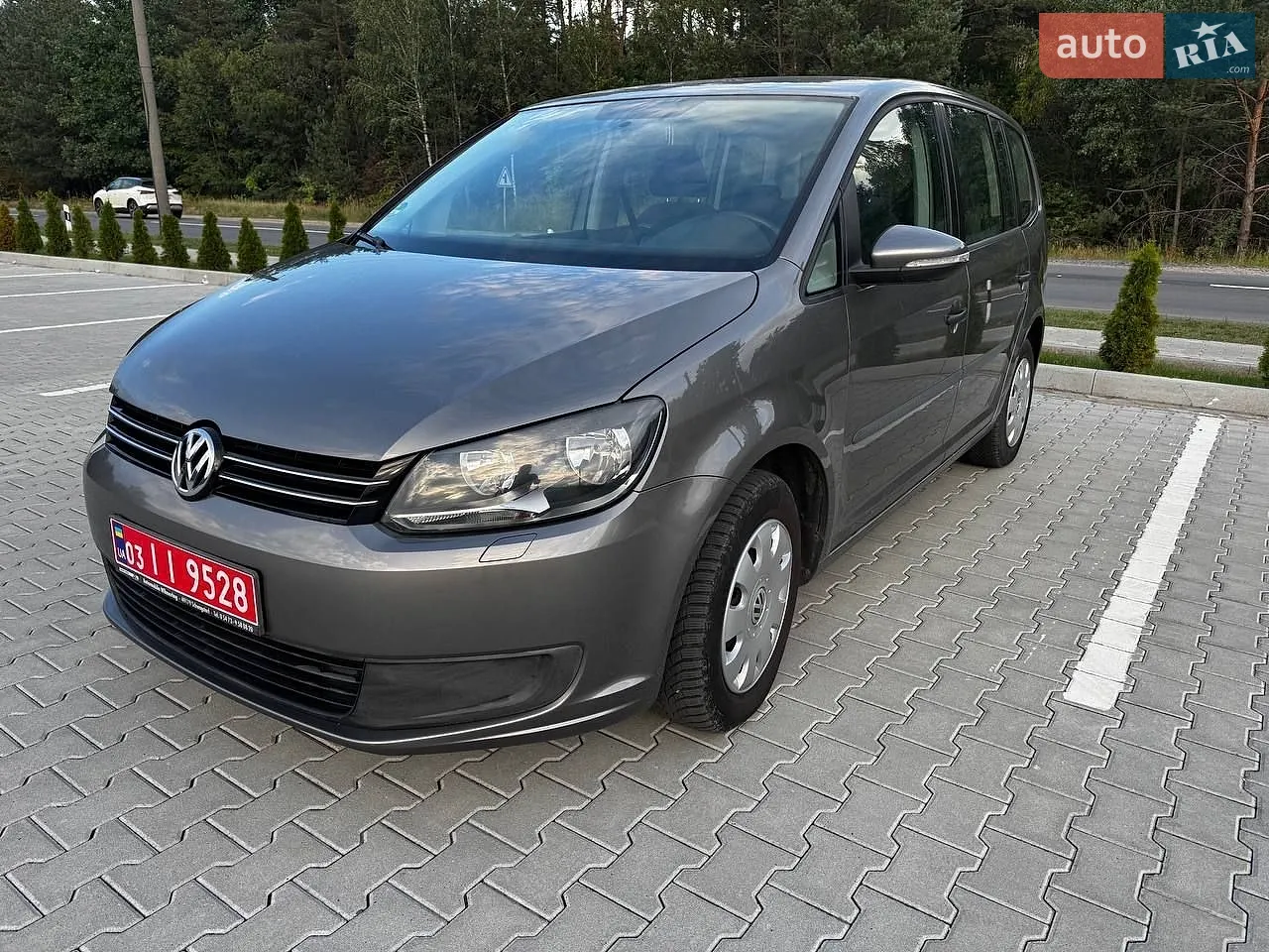 Volkswagen Touran, 2011