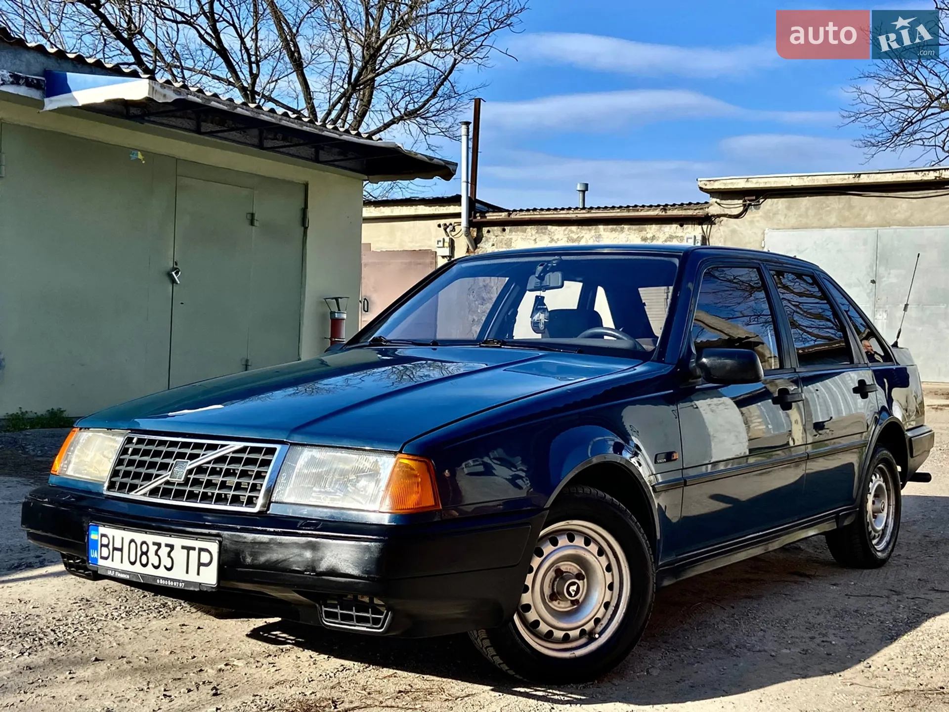 Volvo 440, 1990