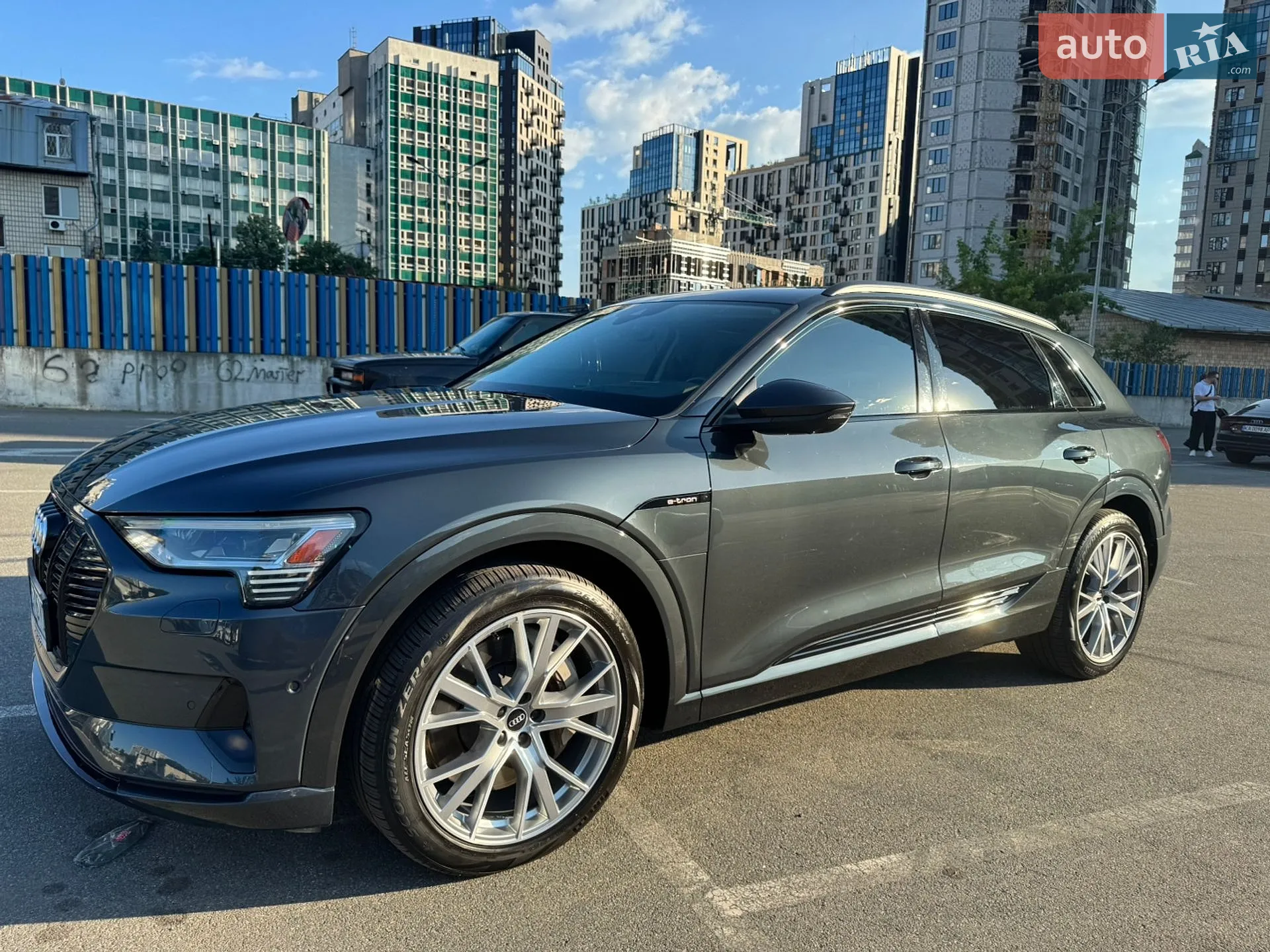 Audi e-tron 2020 — 1