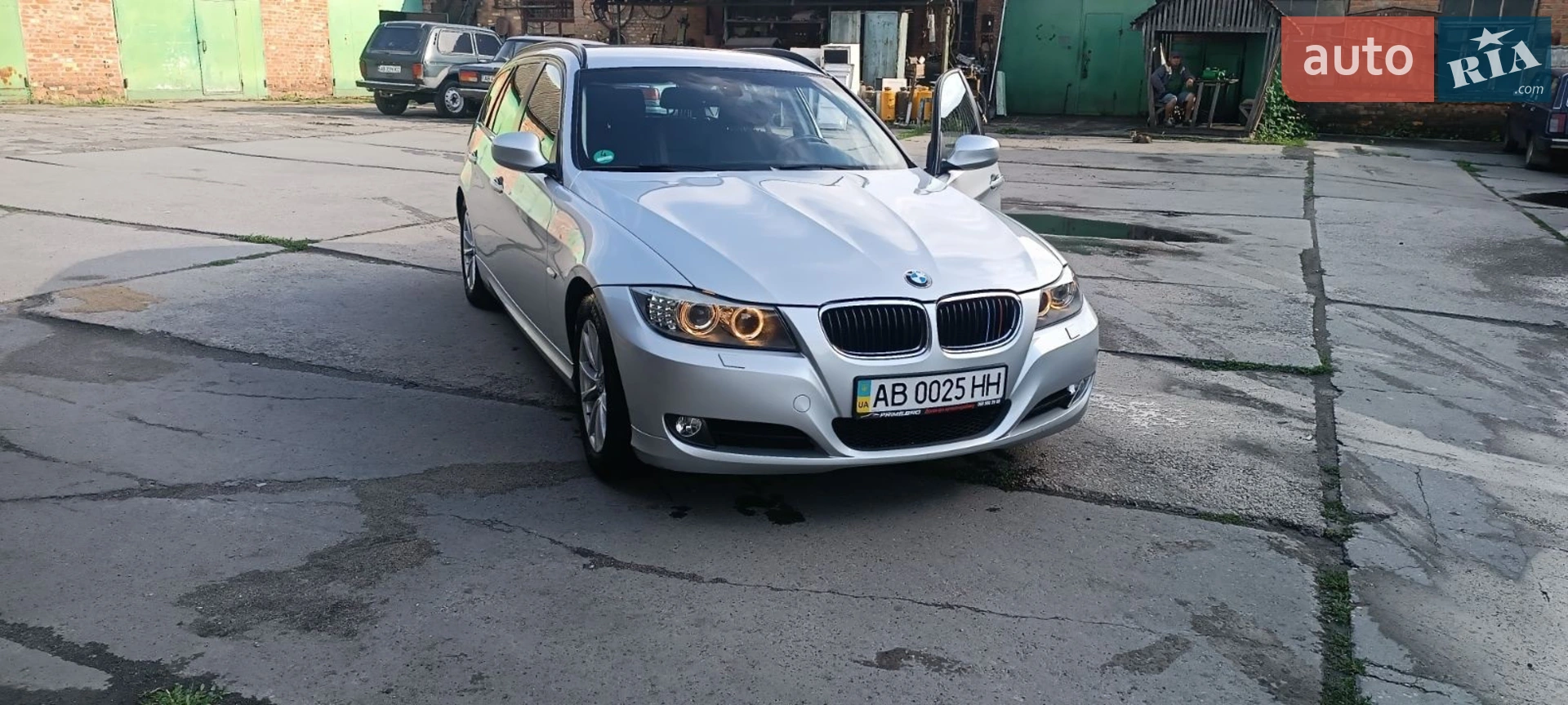 BMW 3 Series, 2011