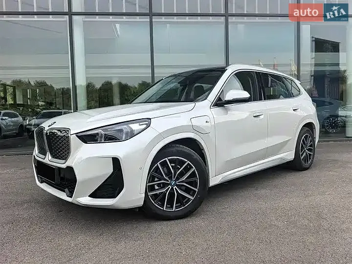 BMW iX1, 2025
