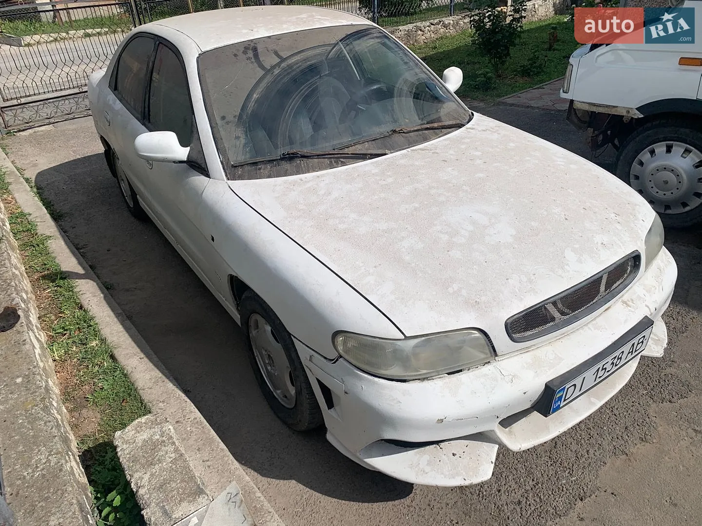Daewoo Nubira, 1998
