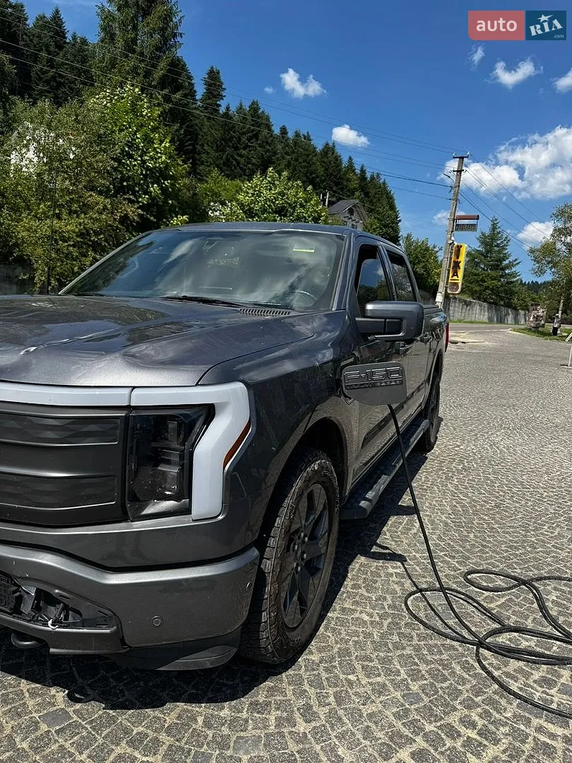 Ford F-150 Lightning, 2022
