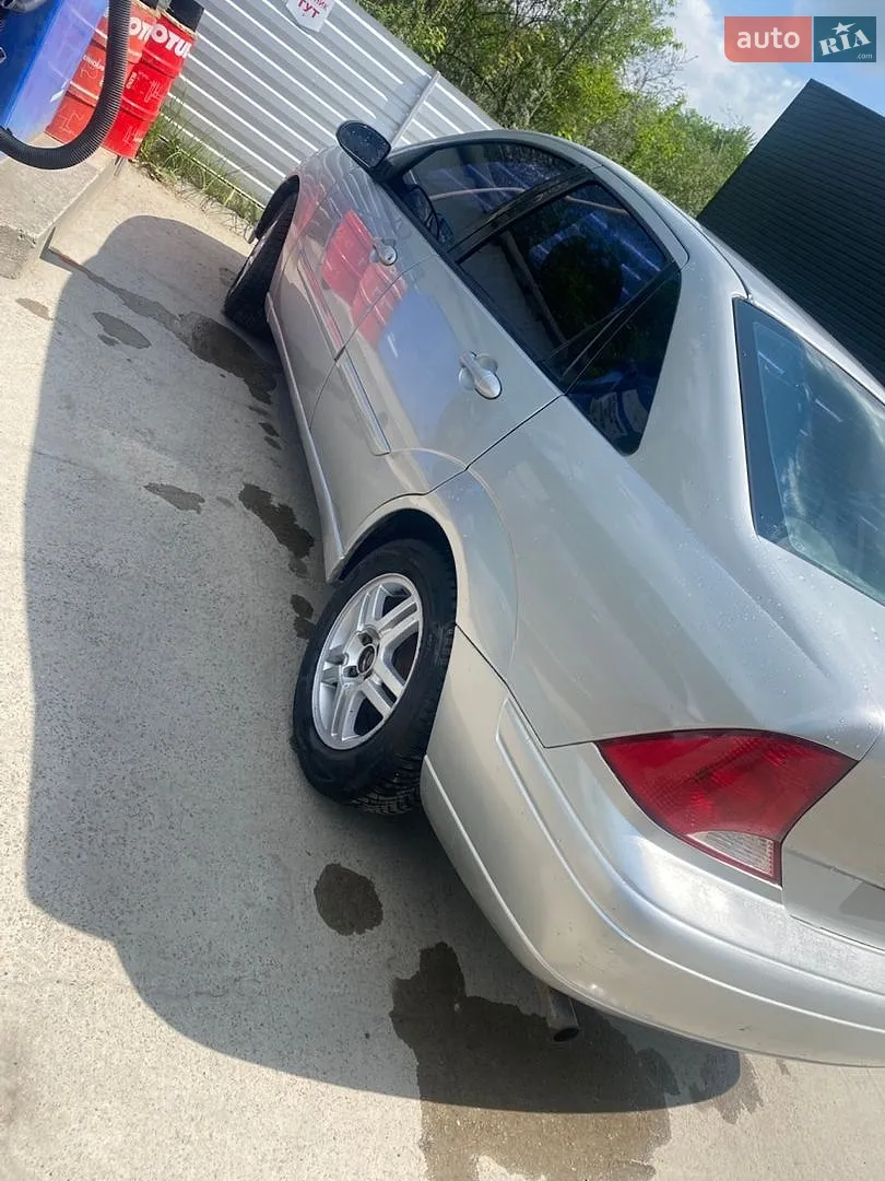 Ford Focus, 2001