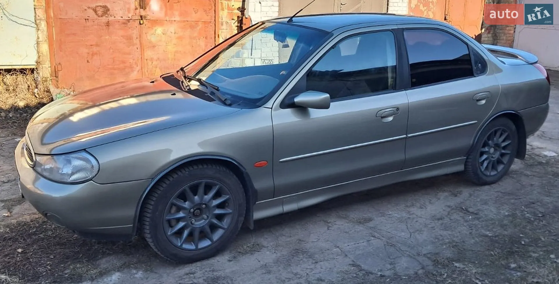 Ford Mondeo 2000 — 1