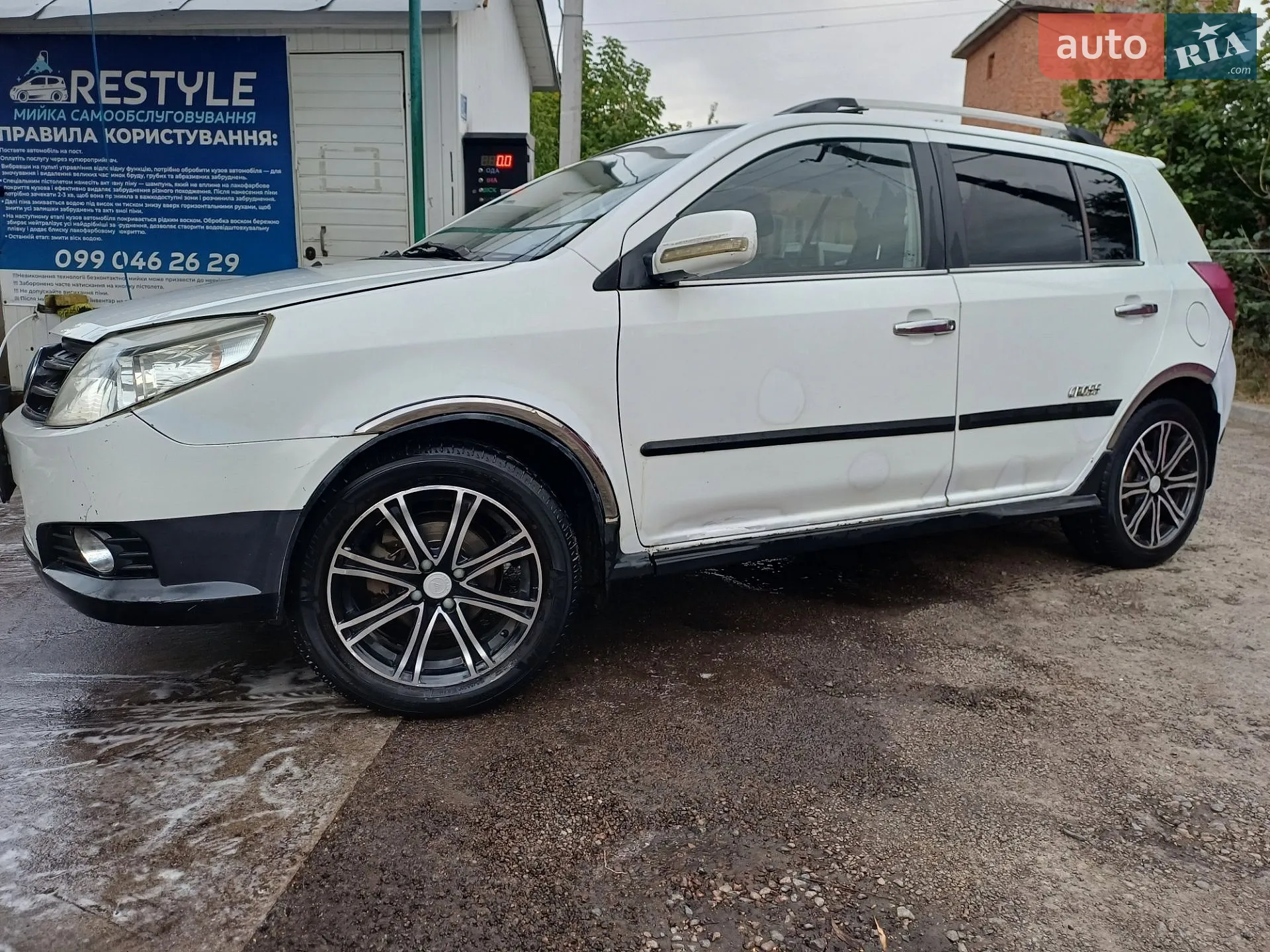 Geely MK Cross, 2013