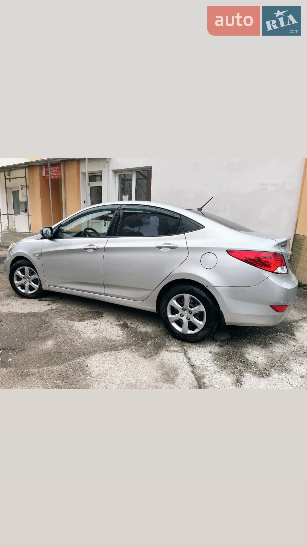 Hyundai Accent, 2011