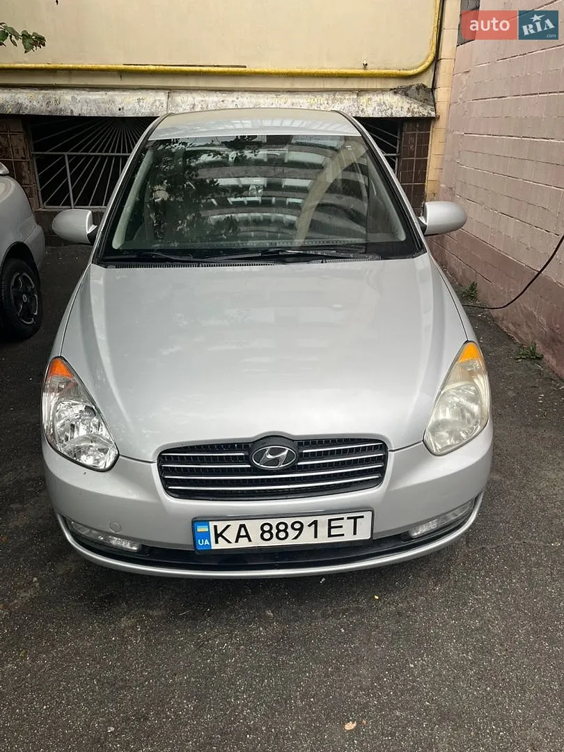 Hyundai Accent, 2010