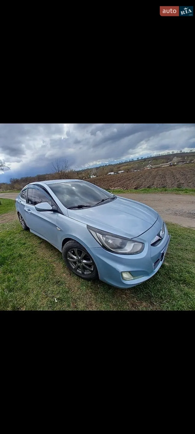 Hyundai Accent, 2011