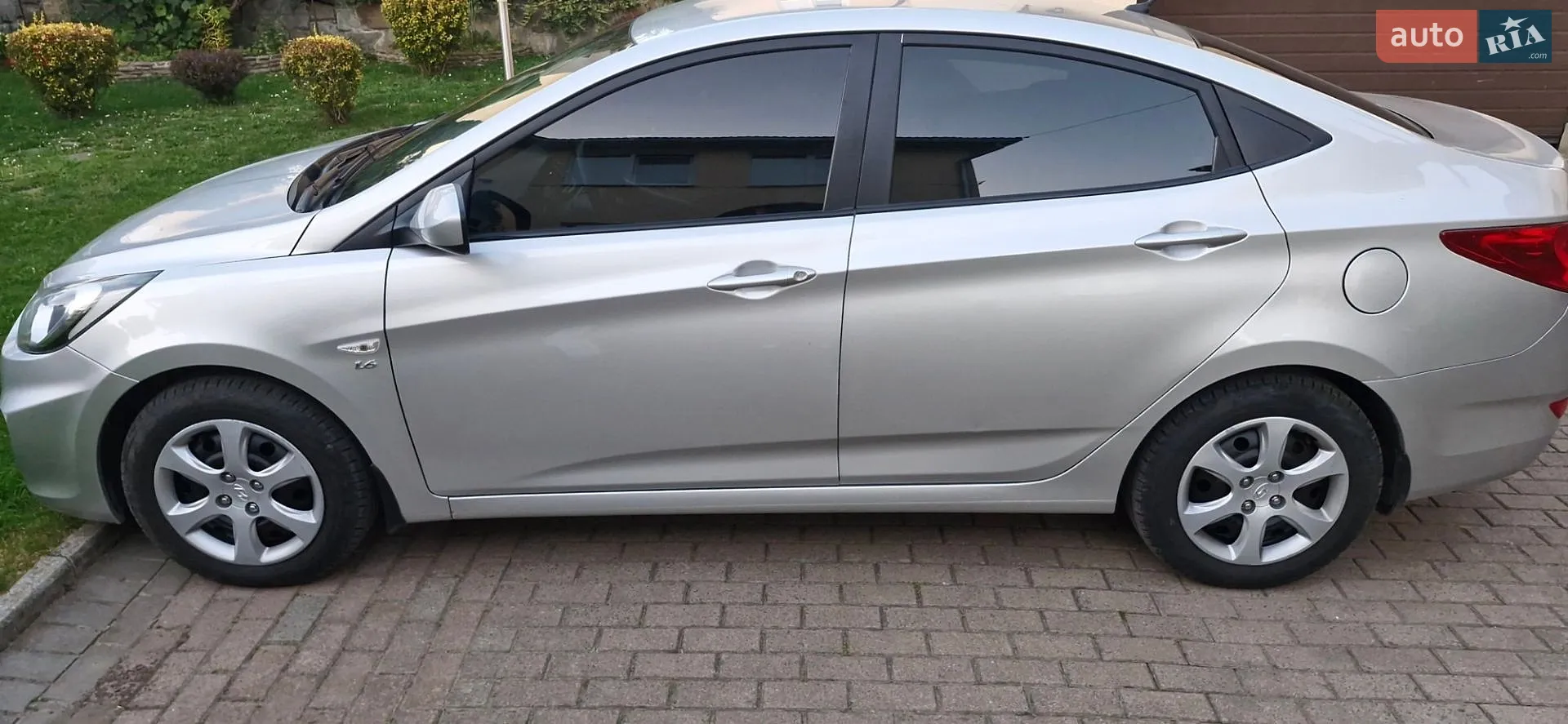 Hyundai Accent, 2011