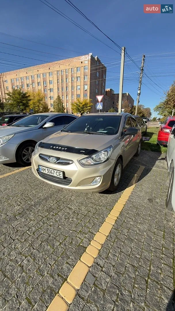 Hyundai Accent, 2011