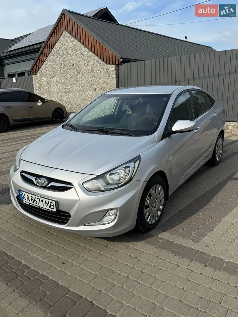 Hyundai Accent, 2011