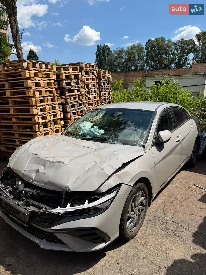 Hyundai Elantra, 2025