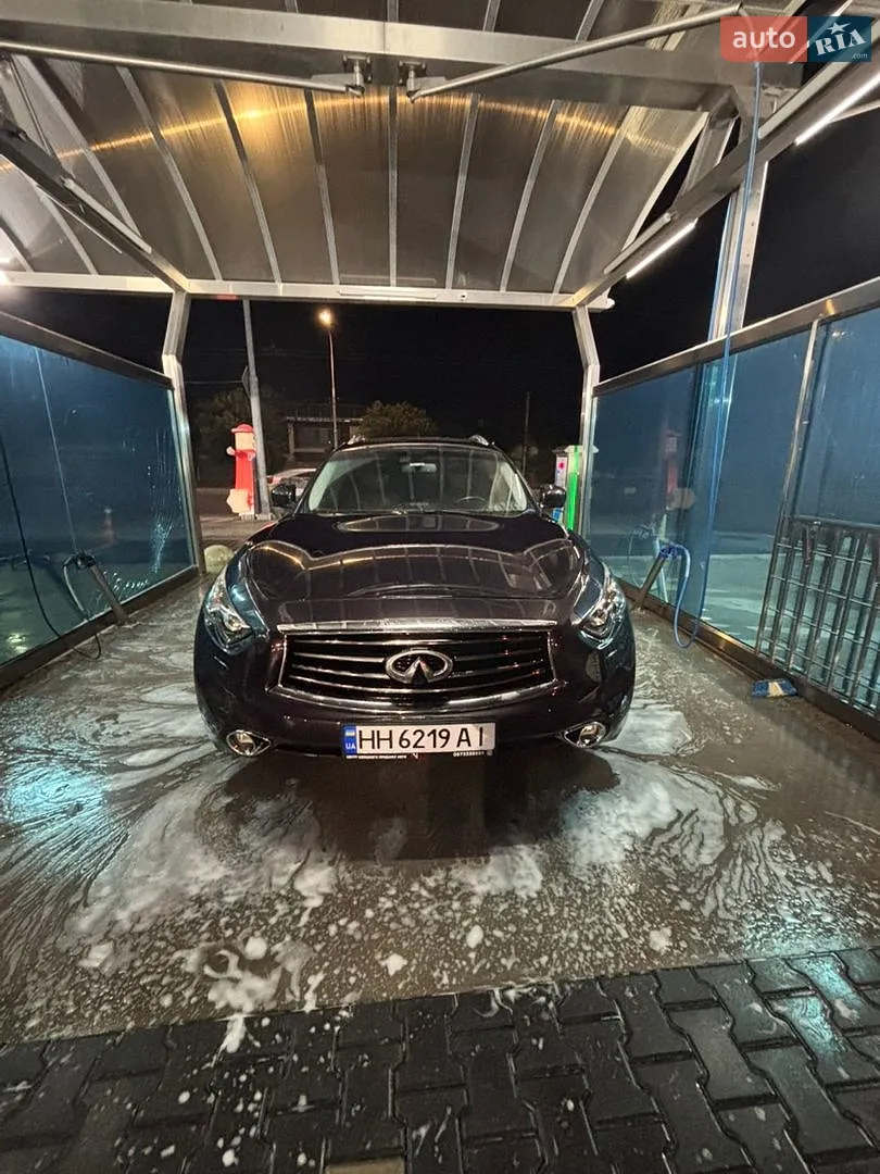 Infiniti FX 37, 2010