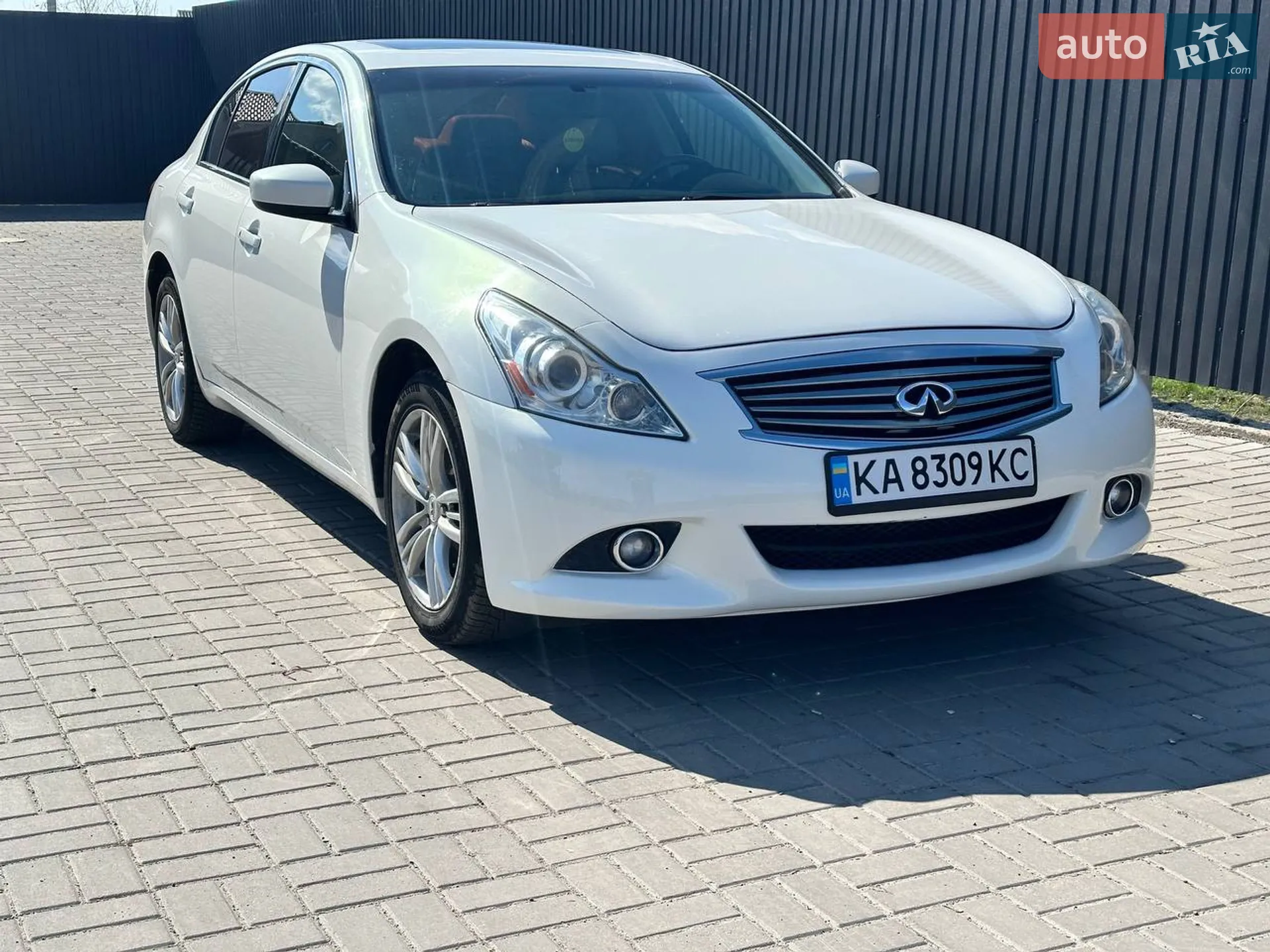 Infiniti G25, 2011
