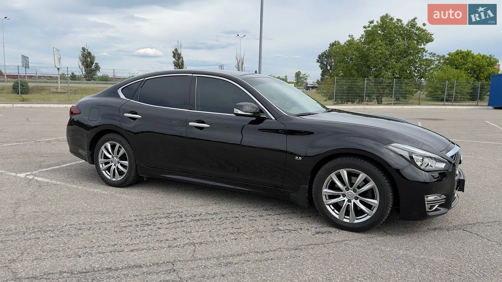 Infiniti Q70 2016 — 1