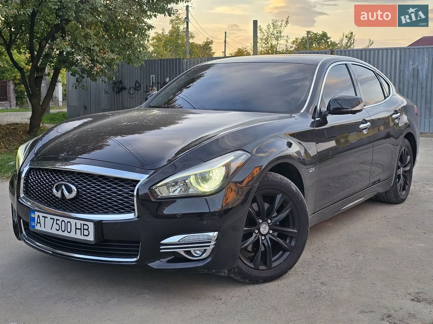 Infiniti Q70, 2015